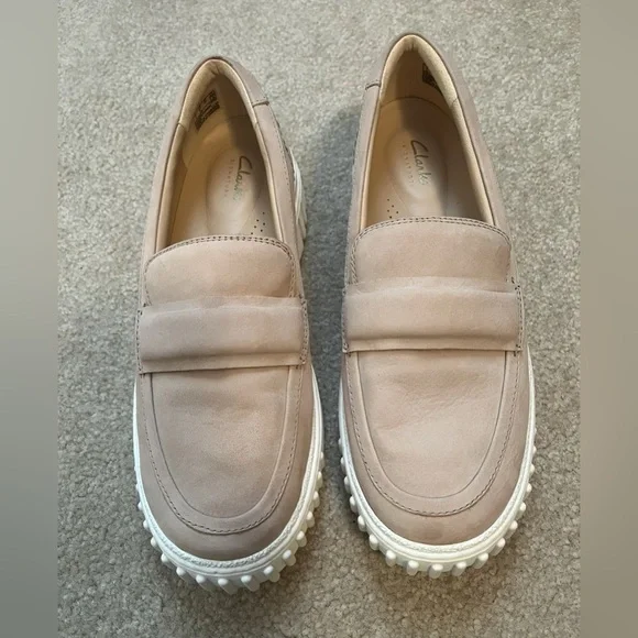 Clarks Women’s Platform Loafers US 9½ – Excellent Condition, Stylish & Comfy - Picture 2 of 8